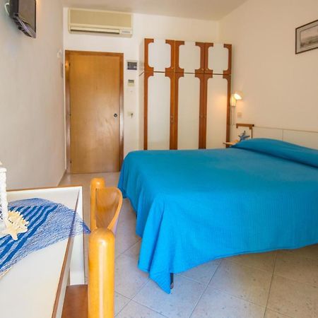 Hotel Venezia Каттоліка Екстер'єр фото