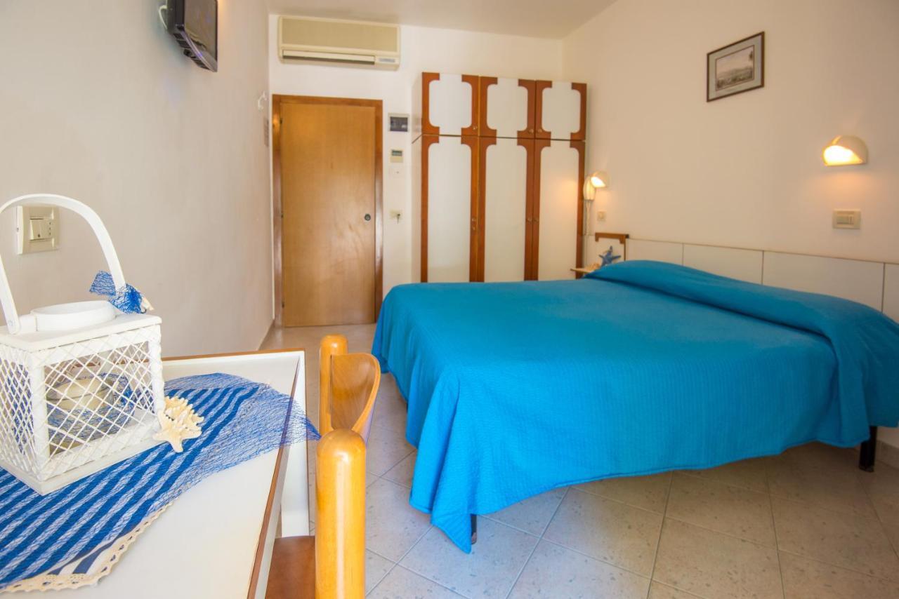 Hotel Venezia Каттоліка Екстер'єр фото