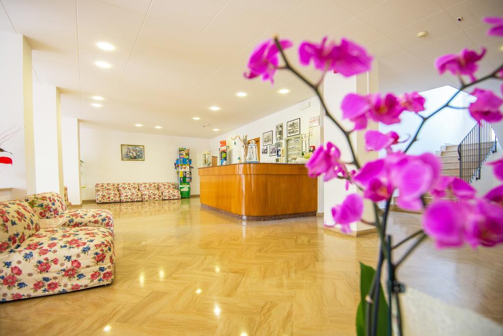 Hotel Venezia Каттоліка Екстер'єр фото