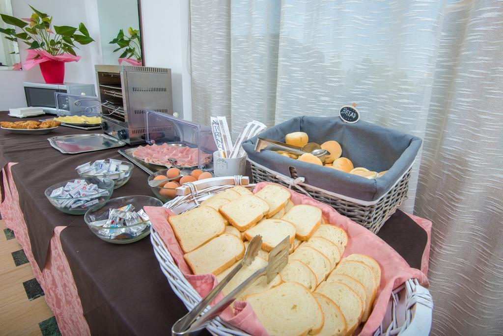Hotel Venezia Каттоліка Екстер'єр фото