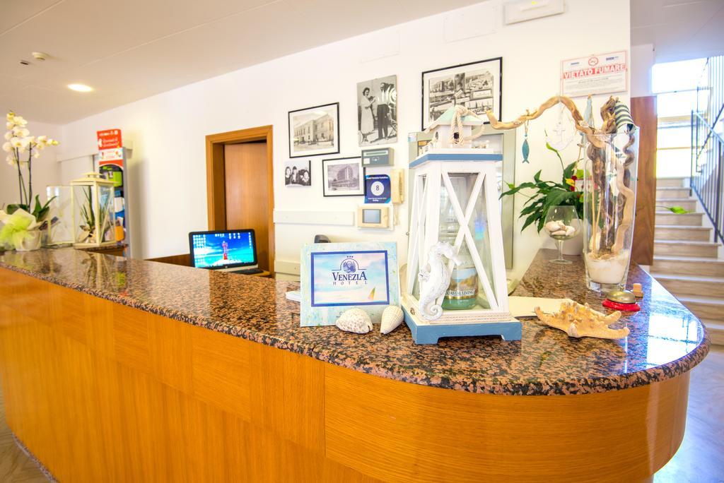 Hotel Venezia Каттоліка Екстер'єр фото