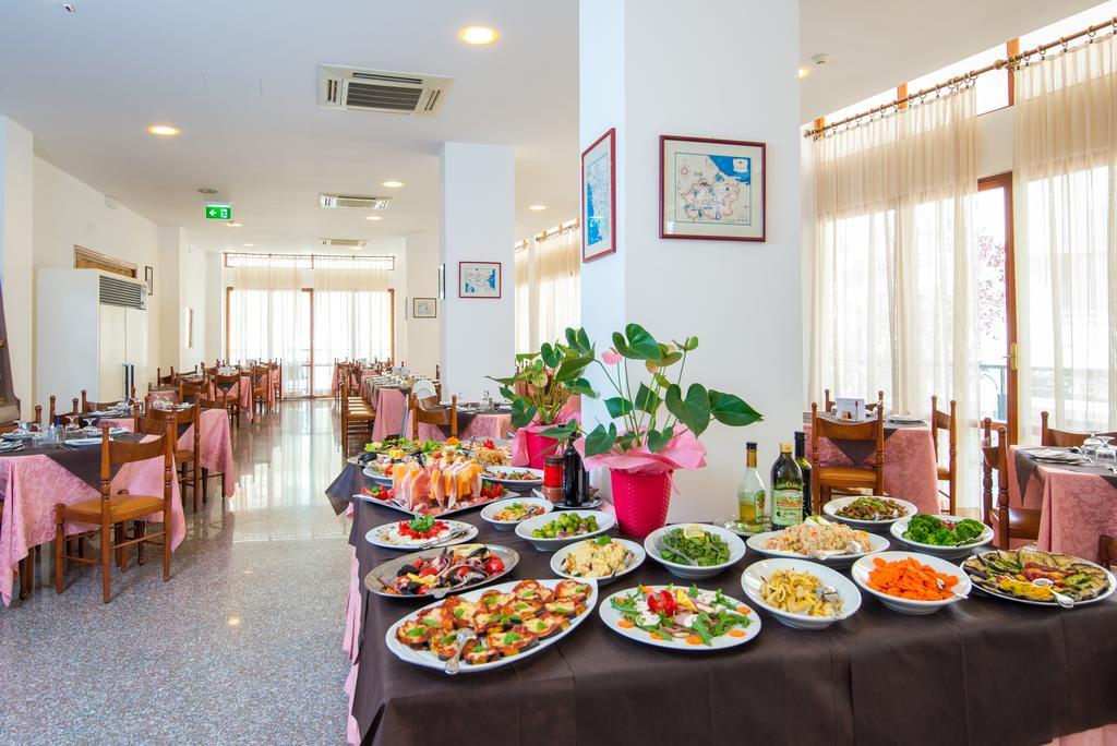 Hotel Venezia Каттоліка Екстер'єр фото