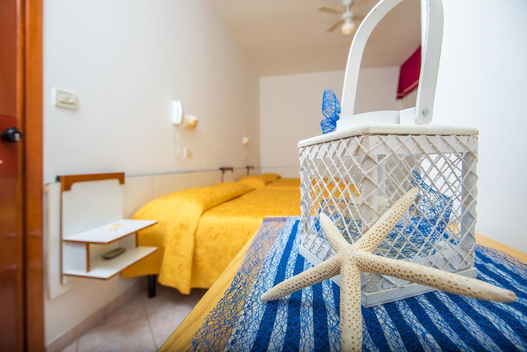 Hotel Venezia Каттоліка Екстер'єр фото