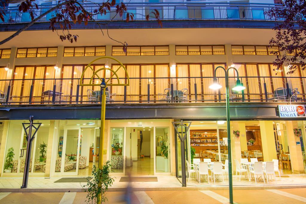 Hotel Venezia Каттоліка Екстер'єр фото