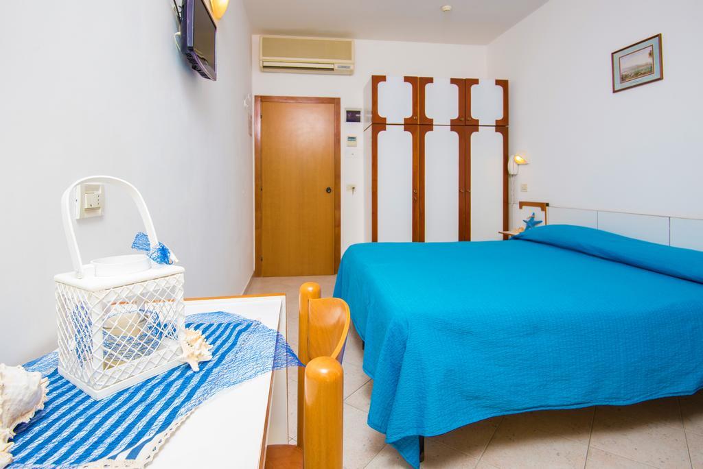 Hotel Venezia Каттоліка Екстер'єр фото